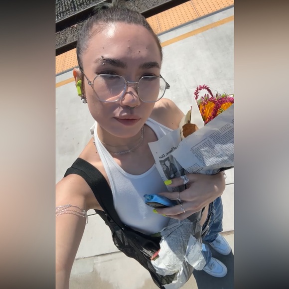 Meet your Posher, Sean Hoang - Picture 1 of 2